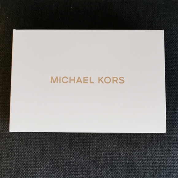 Michael Kors Gift Box - Picture 1 of 3